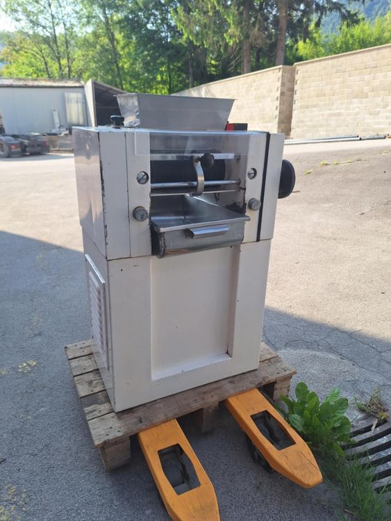 Grinding machine