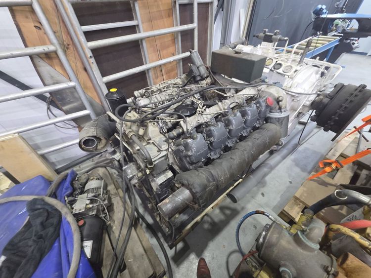 MAN D2530 Marine engine Power 300 HP