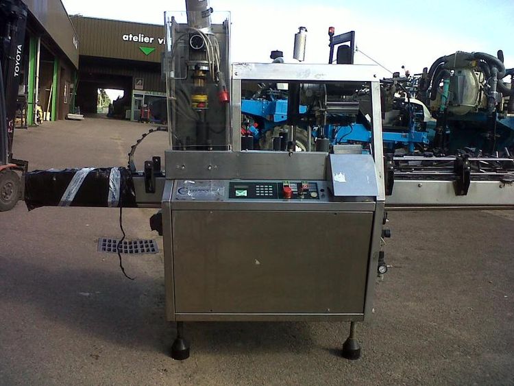 2-STATION ADHESIVE LABELING MACHINE