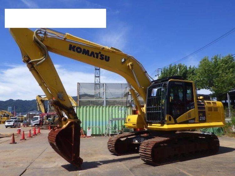 Komatsu PC210-11 Tracked Excavator