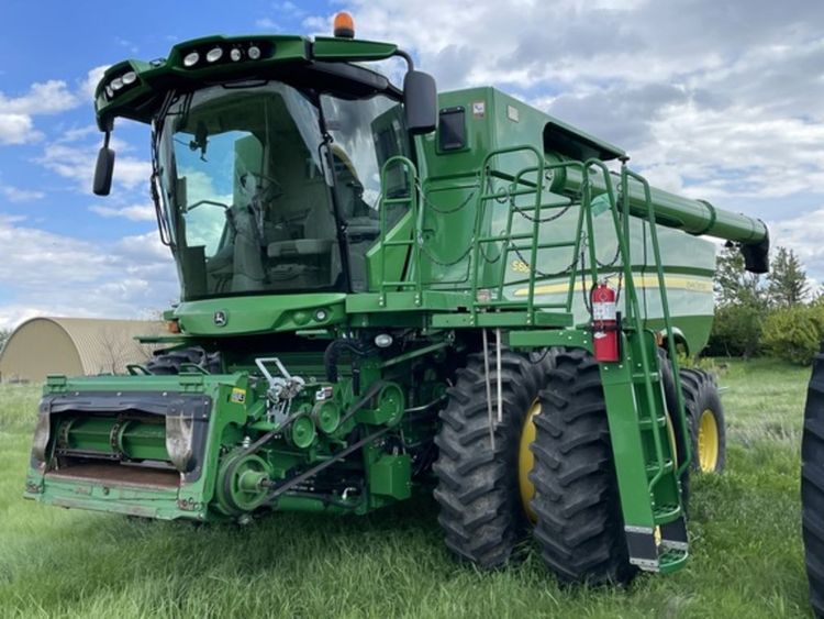 John Deere S680 Combine