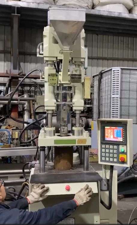 Multiplas Injection Molding Machine 35 T