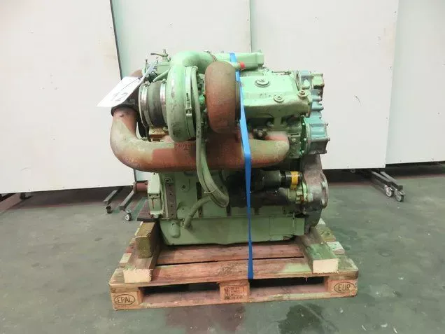 Detroit Diesel 8V-71T Marine diesel engine