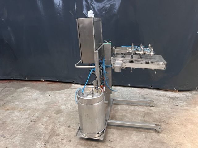 Automatic liquid dosing machine