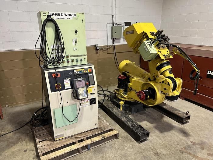 Fanuc R2000iA/200R WITH RJ3iB CONTROLLER, CLEANED AND TESTED. 6 Axis