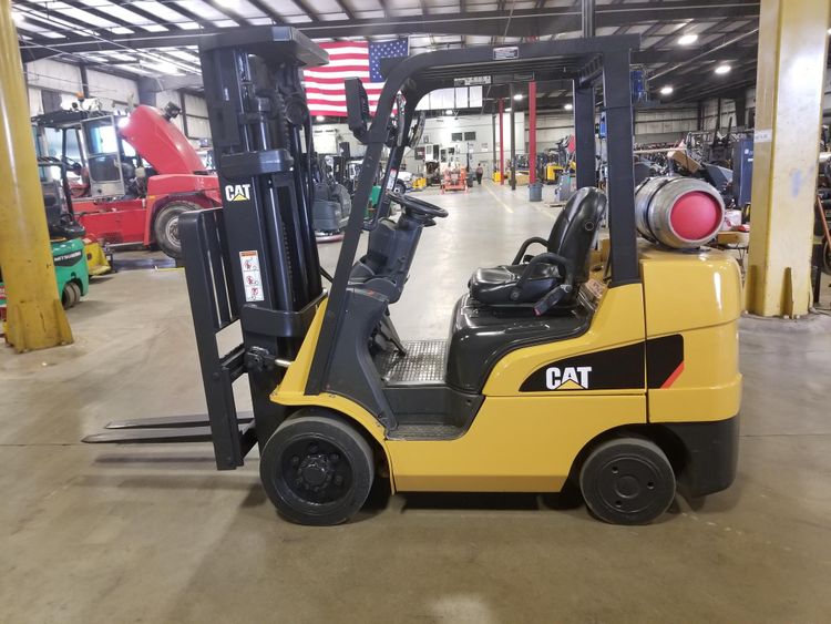 CAT 2C6000 6,000 lbs.