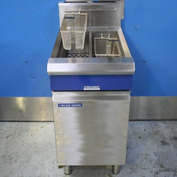 GT46 Blue Seal Blue Seal Fryer Natural Gas Twin Tank 2 Basket PARTIALLY WORKING 