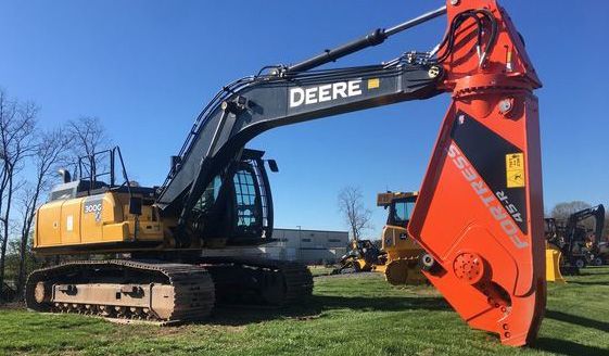 John Deere 300G LC Excavator