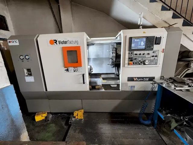 Taichung, Victor CNC Control 2500 rpm 1/MIN TAICHUNG Vturn - 26 E 2 Axis