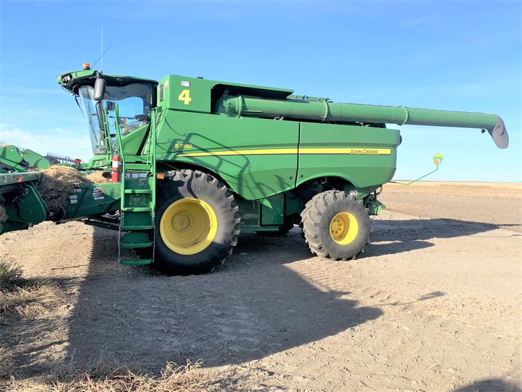 John Deere S780 Combine