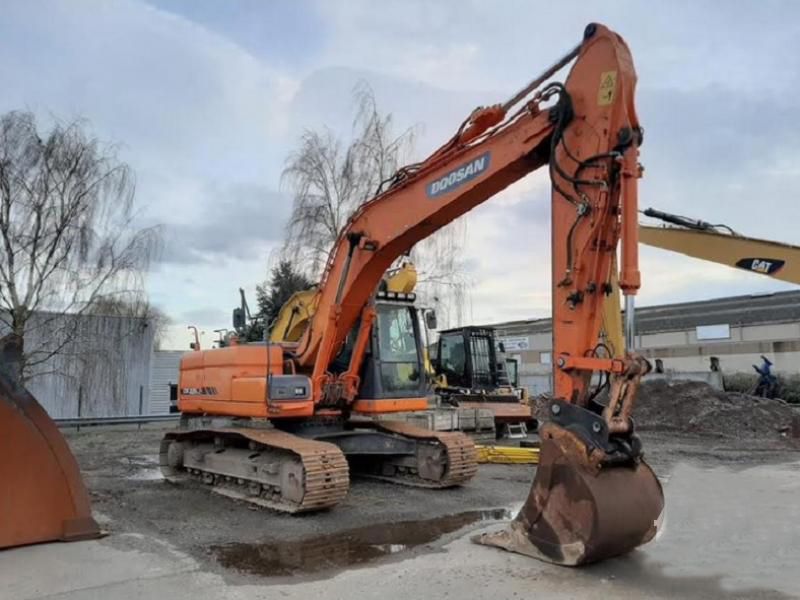 Doosan DX 225 LC Tracked Excavators