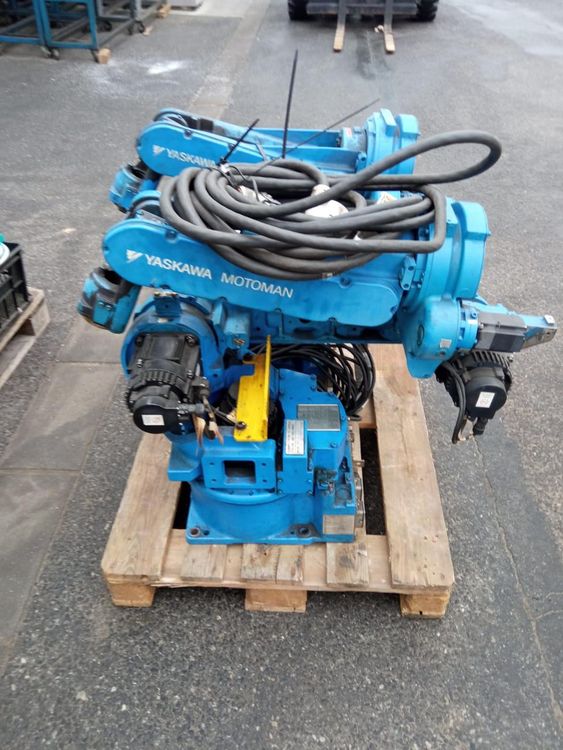 Yaskawa MA 1400 - DX 100 6 Axis 3 kg