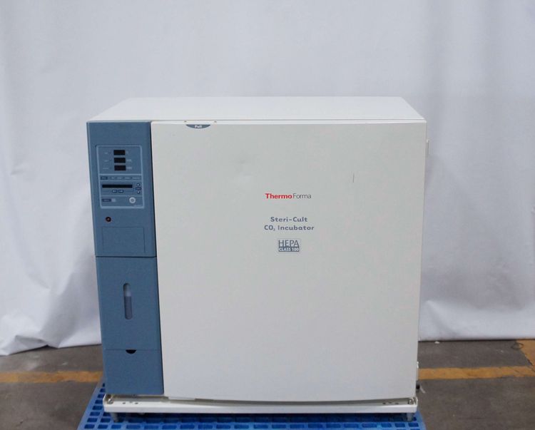 Thermo Forma 3310 Steri-Cult Single Stacked CO2 Incubator