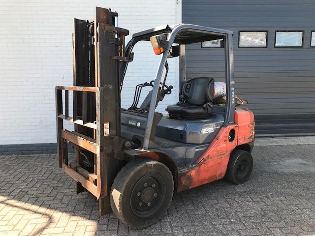 Toyota 8FGF28 gas forklift 2800