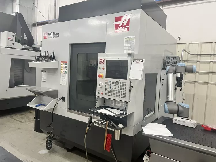 Haas UMC-500SS with UR10e Cobot Robot 5  Axis