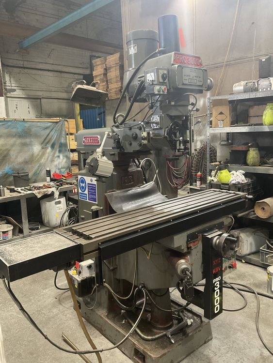 XYZ PRO 3000 TURRET MILL with MX2 control 3600rpm