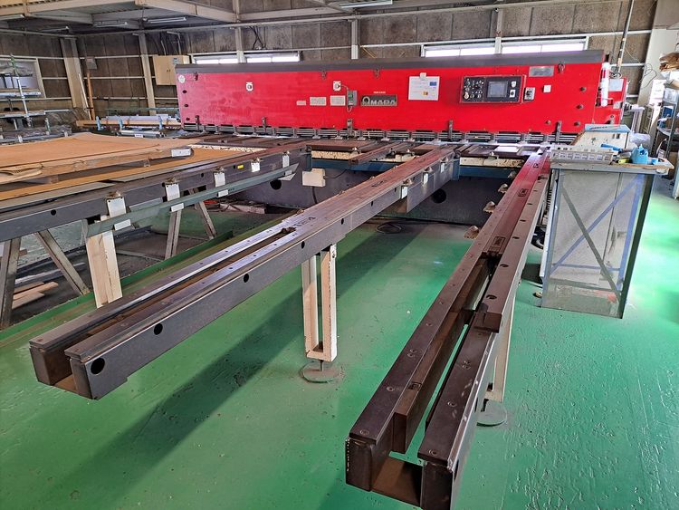 Amada M-4045
