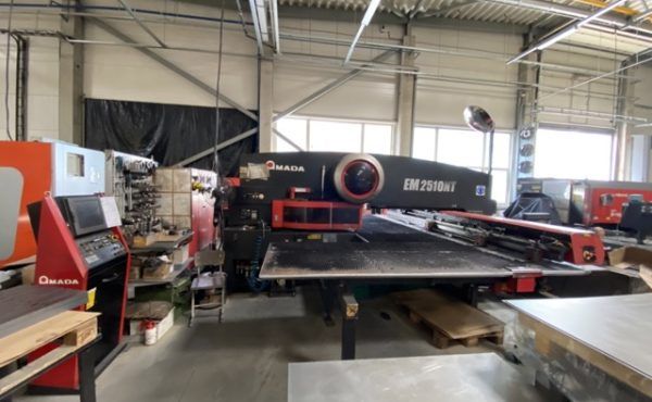 Amada EM2510NT 20 ton