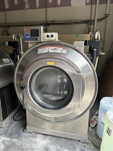 5 Milnor 42026V6Z 140lb washer extractors