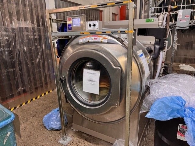 Milnor 42026V6Z 160lb. Washer Extractor