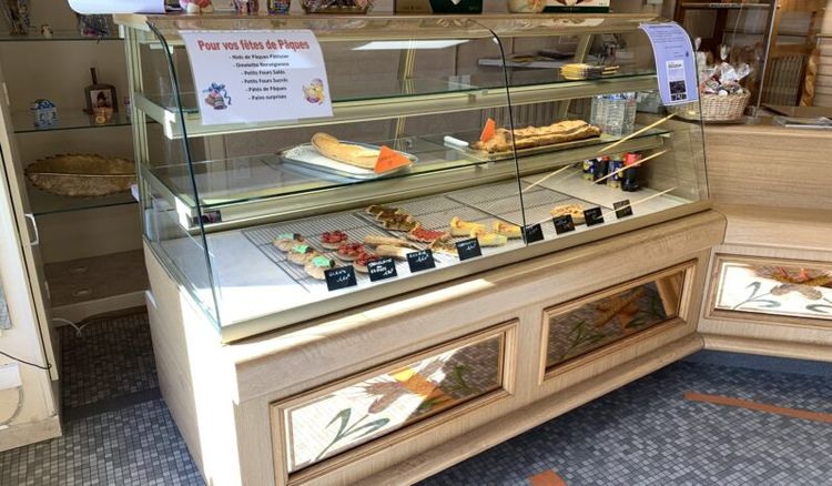 1 refrigerated display case