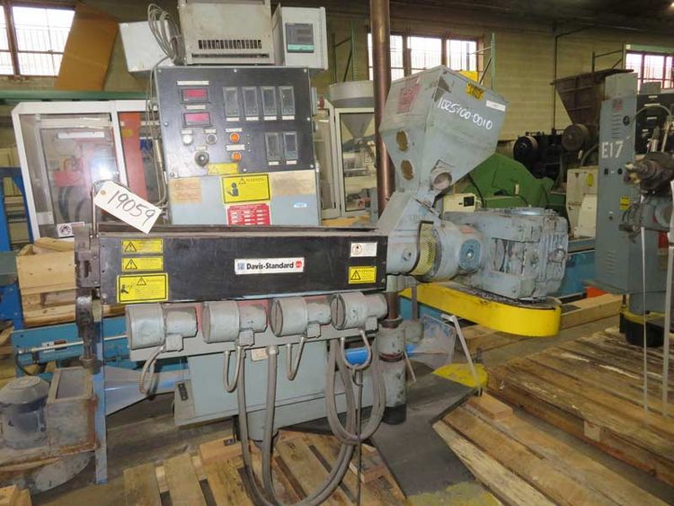 Davis Standard DS 15 1.5″ pedestal extruder