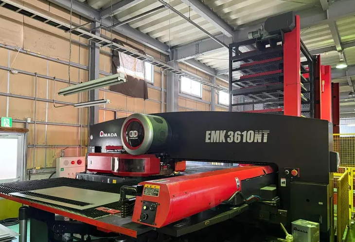Amada EMK 3610 NT 33 tons