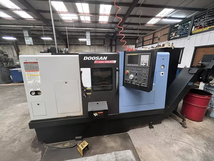 Doosan Fanuc Oi-TD 6,000 RPM LYNX 220LMA 2 Axis