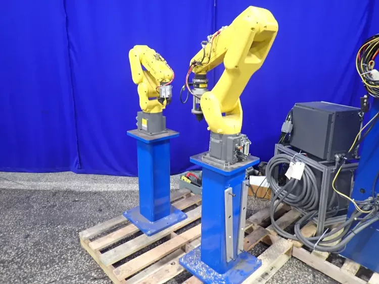Fanuc LR MATE 200iD 7L / LR MATE 200iD 4S 6 Axis 620 lb