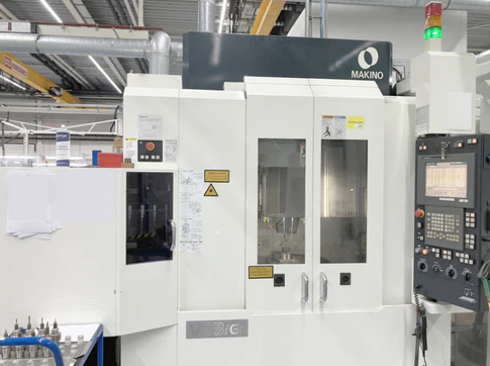 Makino V 33i Graphite 3 Axis