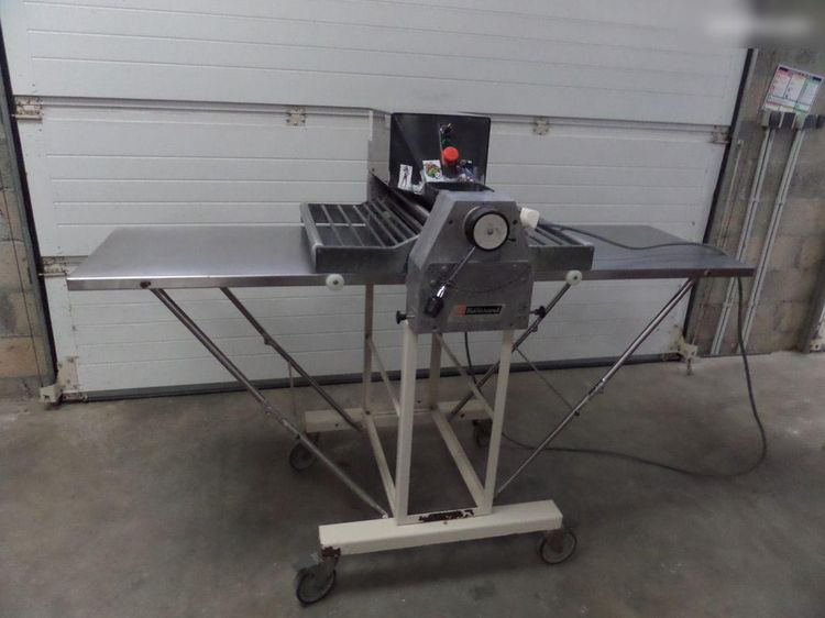 Bertrand Electric rolling machine for pastry