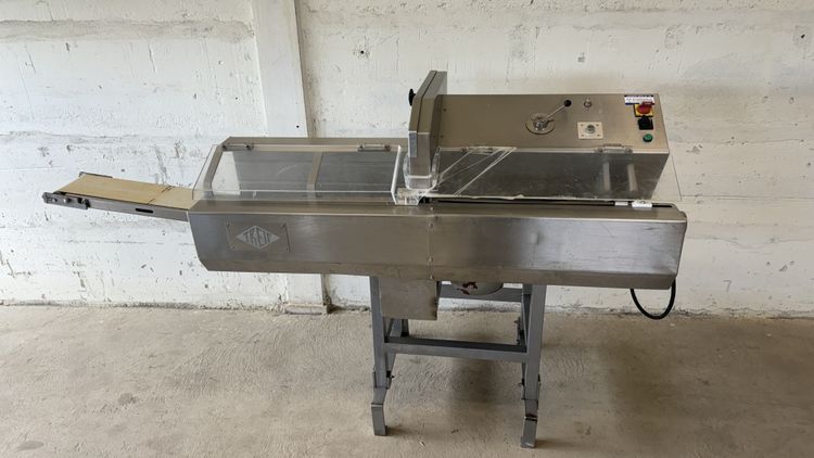 Treif Slicer with band