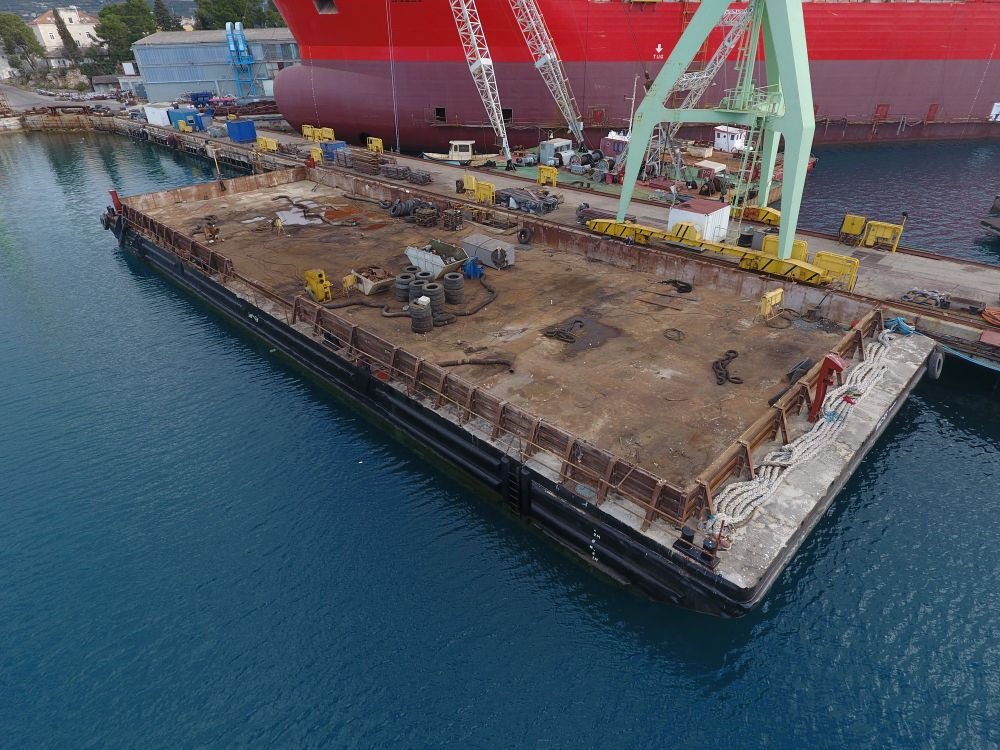 Flat top deck barge