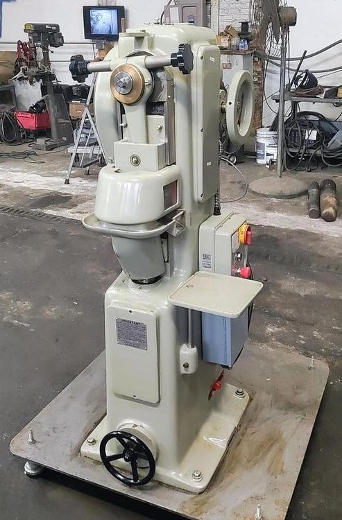 Manesty F3 Single Station Tablet Press