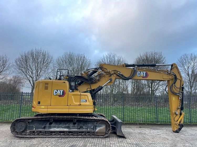 Caterpillar 325 Zero Tail Swing Tracked Excavator