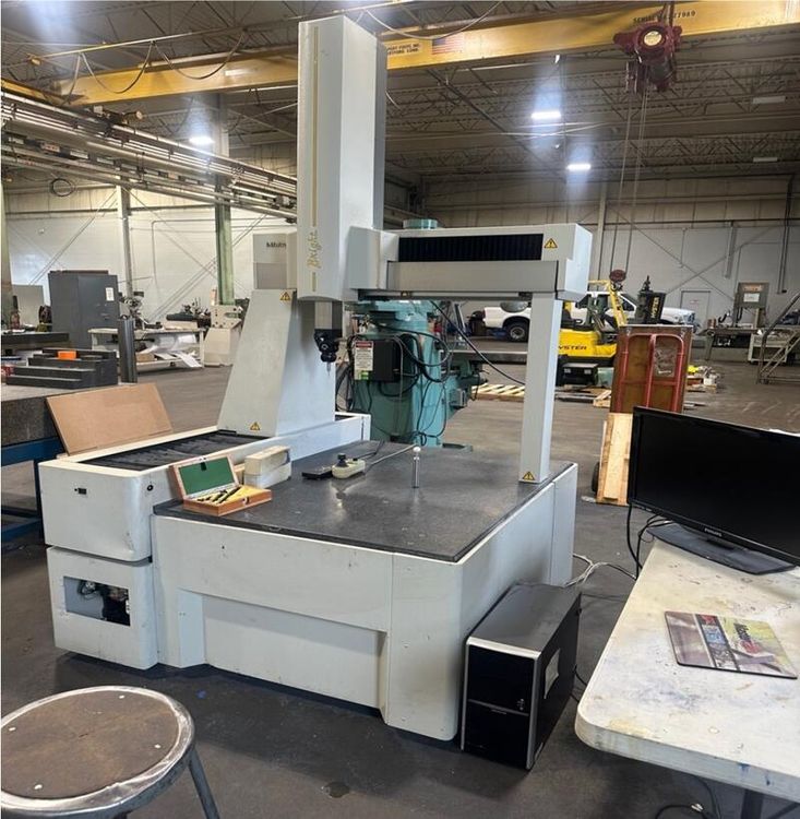 Mitutoyo BRT-707 Coordinate Measuring Machine