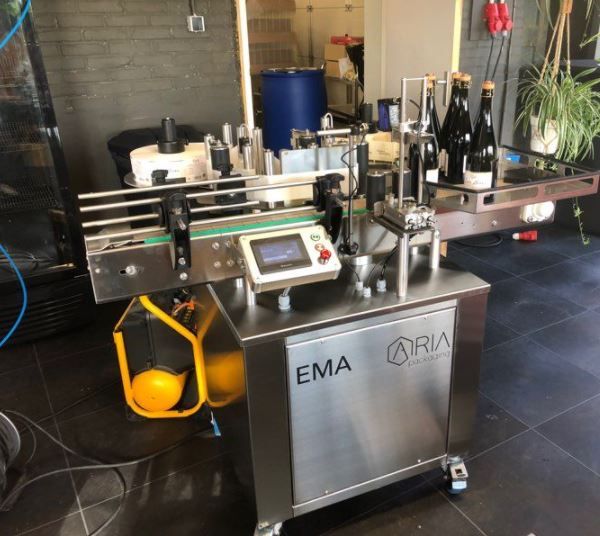 Ema adhesive labeling machine