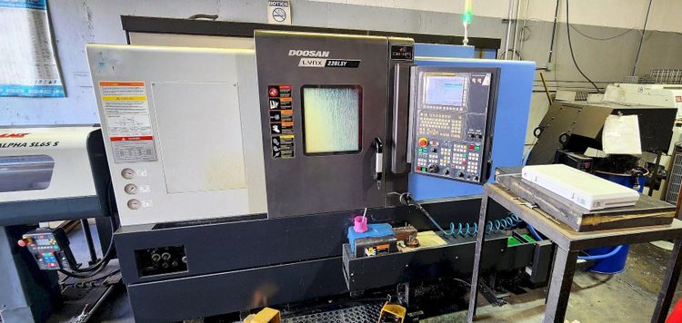 Doosan Fanuc i Series 4500 RPM Lynx 220LSYC 5 Axis