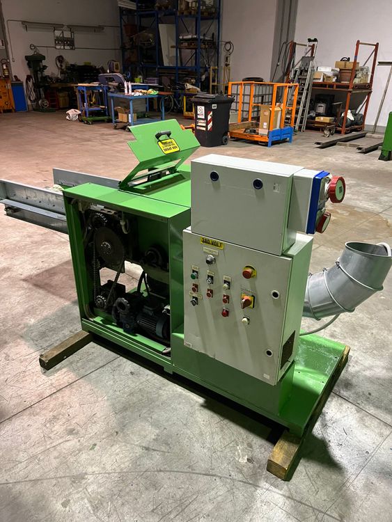 MTV edge trim opener