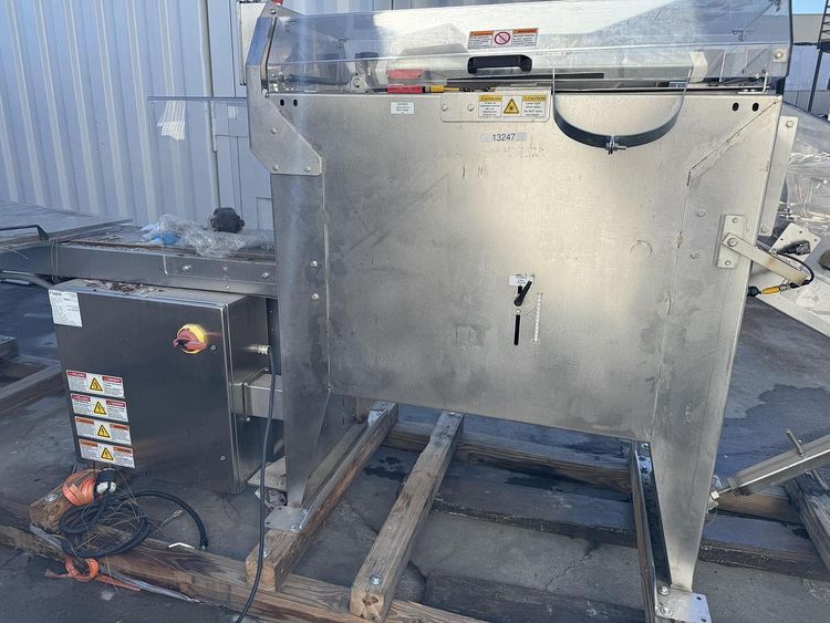 Box Taper with Conveyor