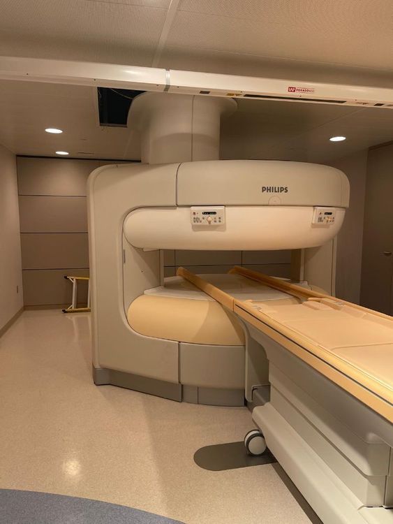 Philips Panorama HFO 1.0T MRI