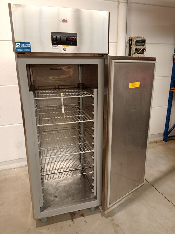 Ilsa AH072008, Refrigerator