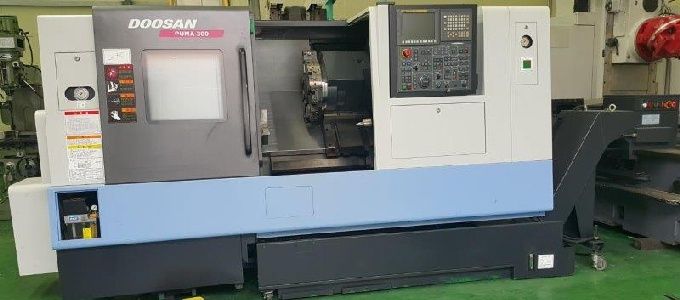 Doosan Fanuc i Series 2800 RPM Puma-300 C 2 Axis