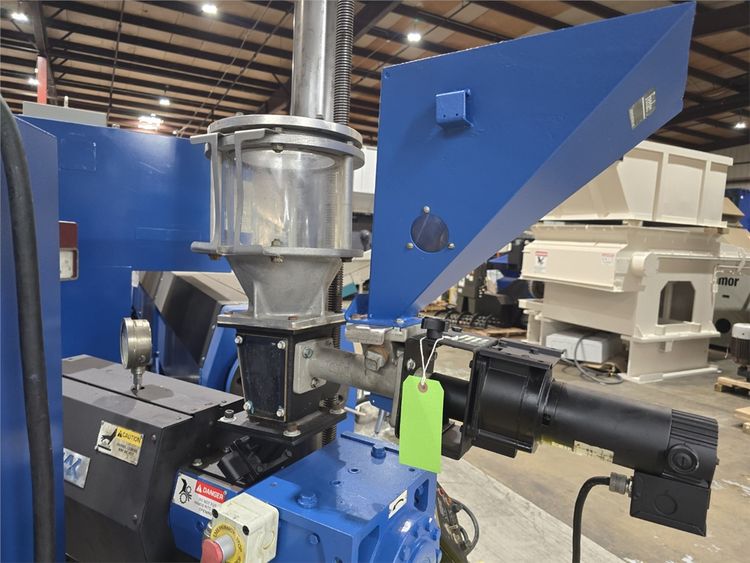 American Kuhne AK 100 PM A/C Pedestal Extruder