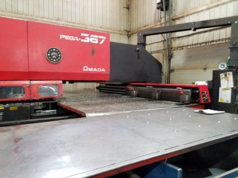 Amada PEGA 367, FANUC O4PC,58 STATION, 2 A/I 33 TON