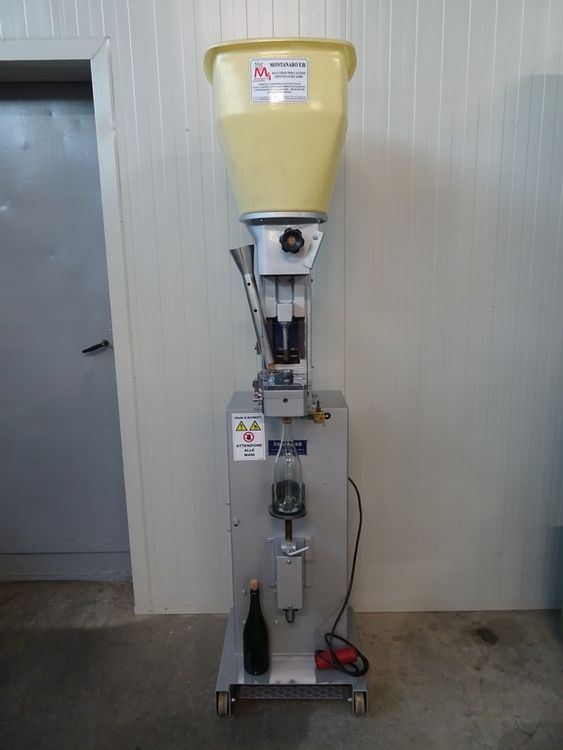 Bertolaso Semiautomatic corking machine