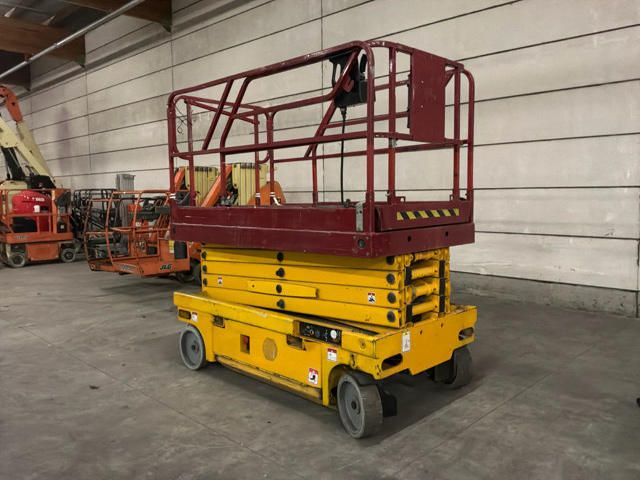 Haulotte C12  2007 Haulotte C12 Scissor work platform