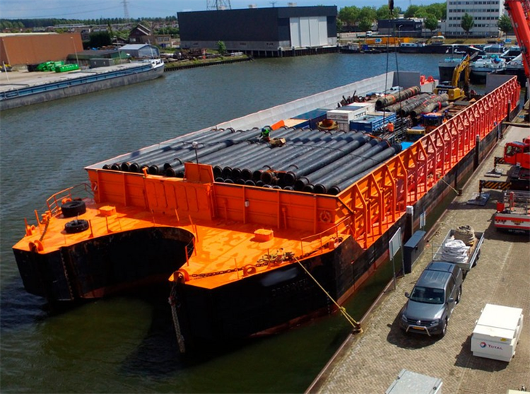 2,400 Tonne Deck Barge 72 m