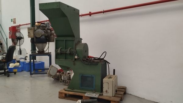 Mateu & Sole grinder for plastics