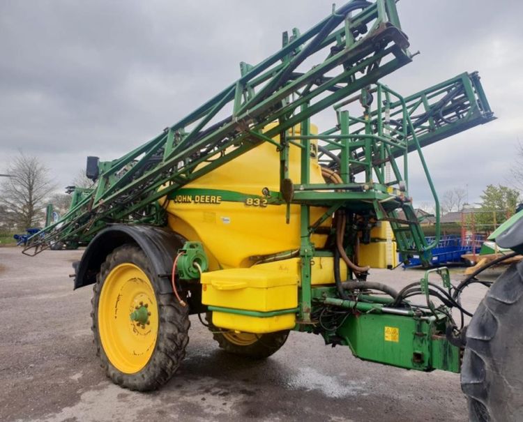 John Deere 832 24M Sprayer